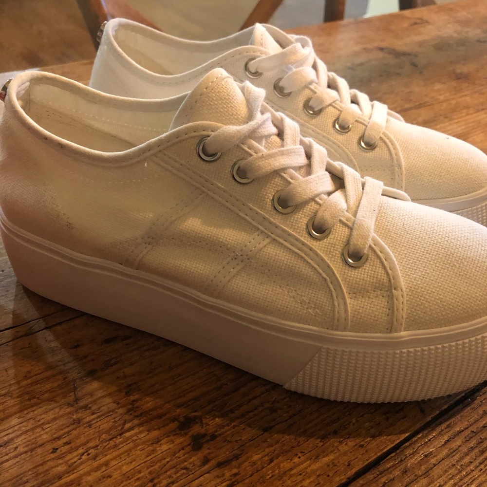 Madden platform tennis shoe